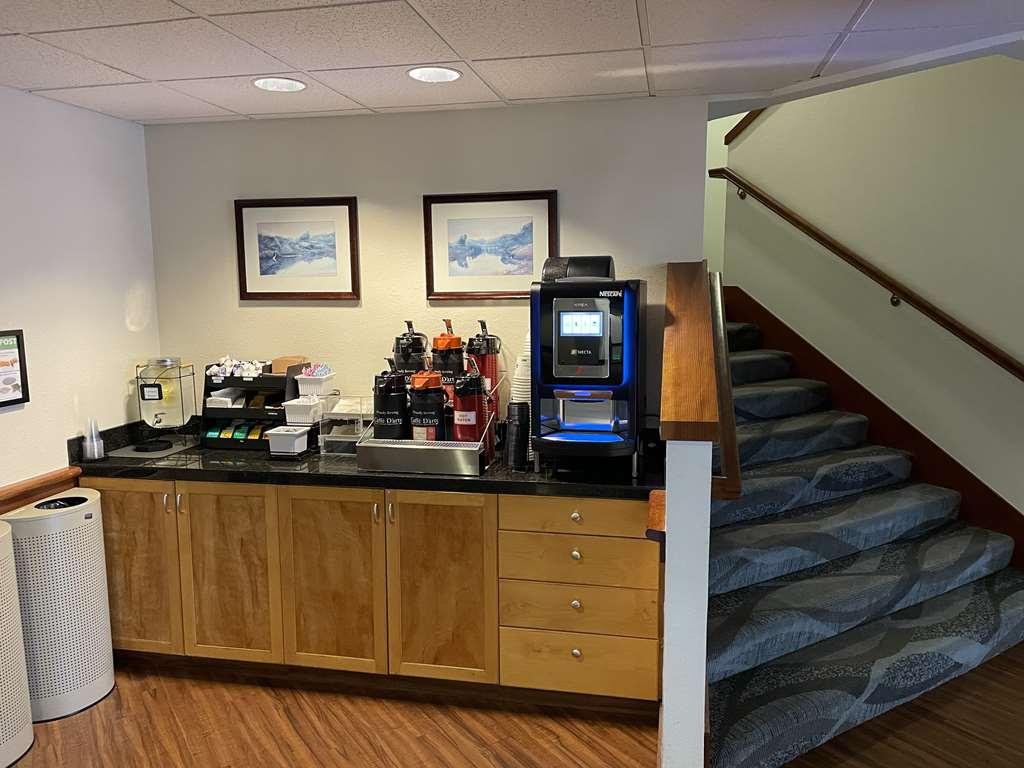 Best Western Plus Edmonds Harbor Inn Restoran gambar