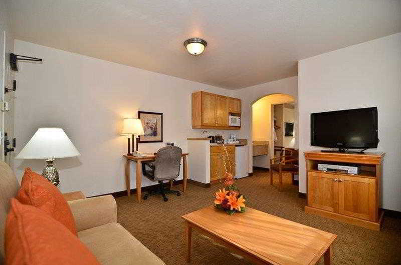 Best Western Plus Edmonds Harbor Inn Bilik gambar